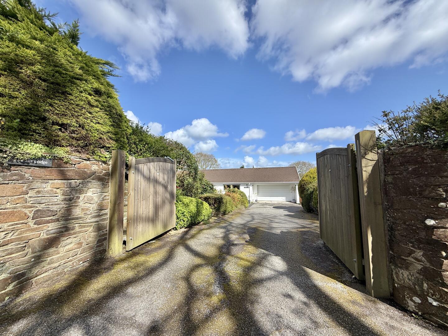 3 bed property in Treworthal Road, Truro